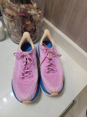 Hoka One One Womens Clifton 9 Fitness Workout Running Shoes Size 9B Multicolor